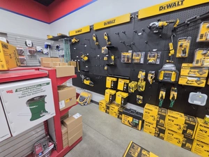 DEWALT 电动工具展示墙
