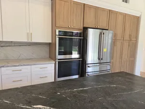 9Builders: High-End Kitchen Remodel with Modern Fixtures and Appliances