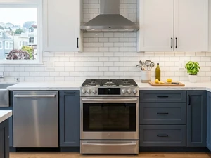 Ý tưởng ốp lát tường bếp Bay Area và chi phí lắp đặt